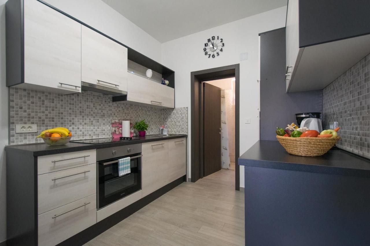 Apartments Mladenka Malinska Exterior photo