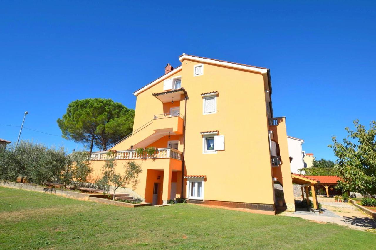 Apartments Mladenka Malinska Exterior photo
